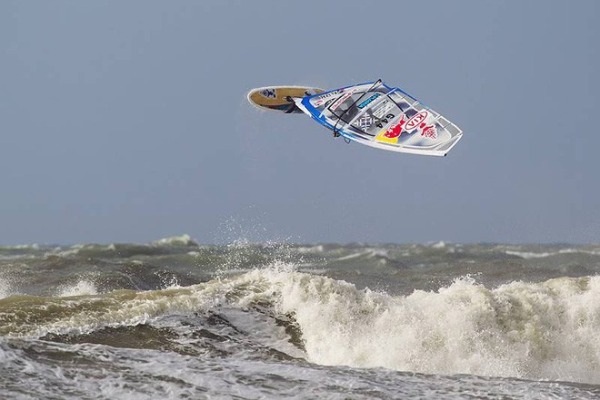 Double loop from Koster - PWA KIA Cold Hawaii World Cup 2011 Day 3 © PWA World Tour http://www.pwaworldtour.com